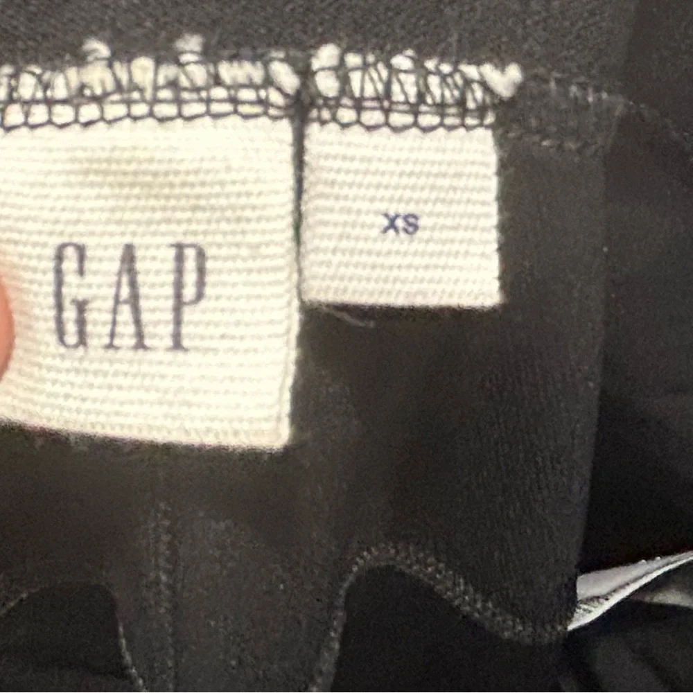 NWOT GAP Black XS Stretch Leggings with Zipper Detail